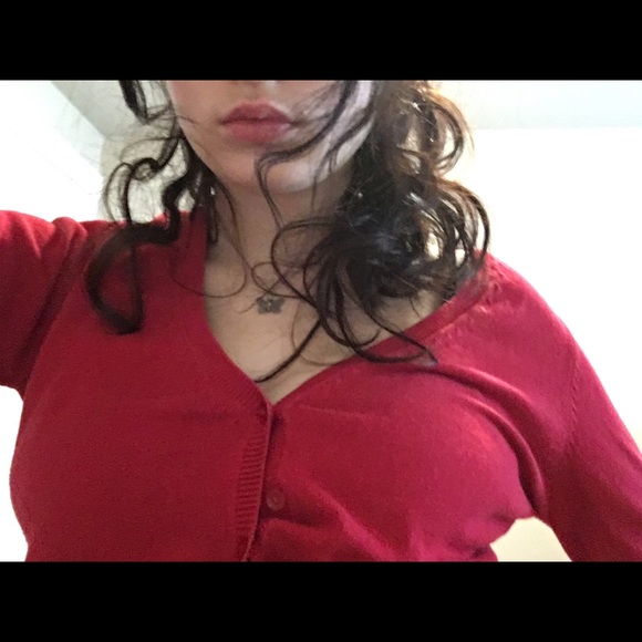 Cute red cardigan - Picture 2 of 4